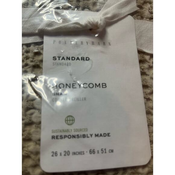 Pottery Barn Standard size Honeycomb Shams 26 x 20“ - Picture 2 of 3